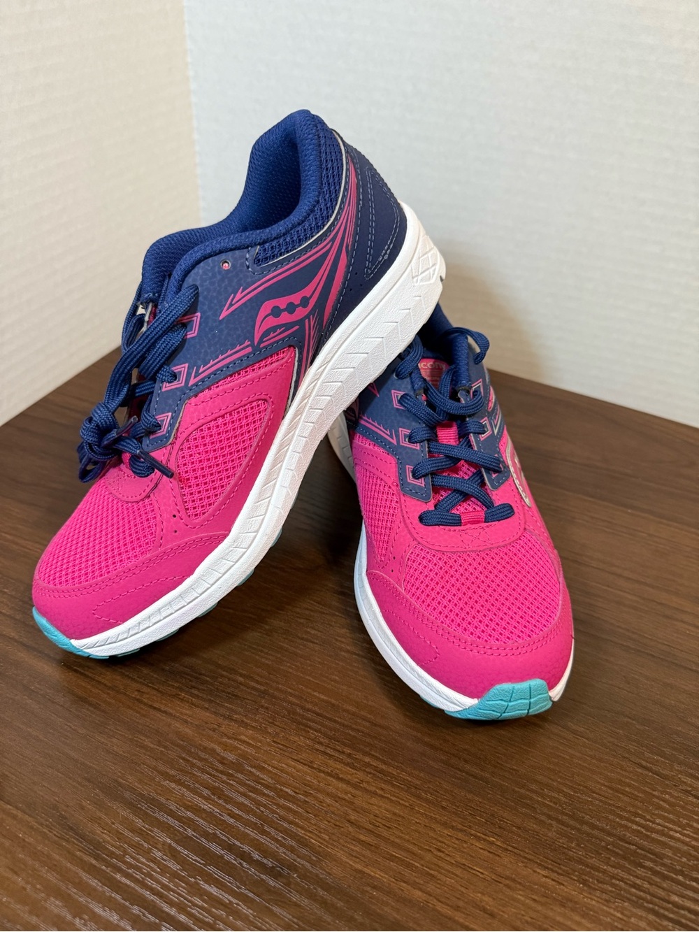 New! Saucony Kids Hot Pink and Navy Sneakers with Teal Accents. Size 4